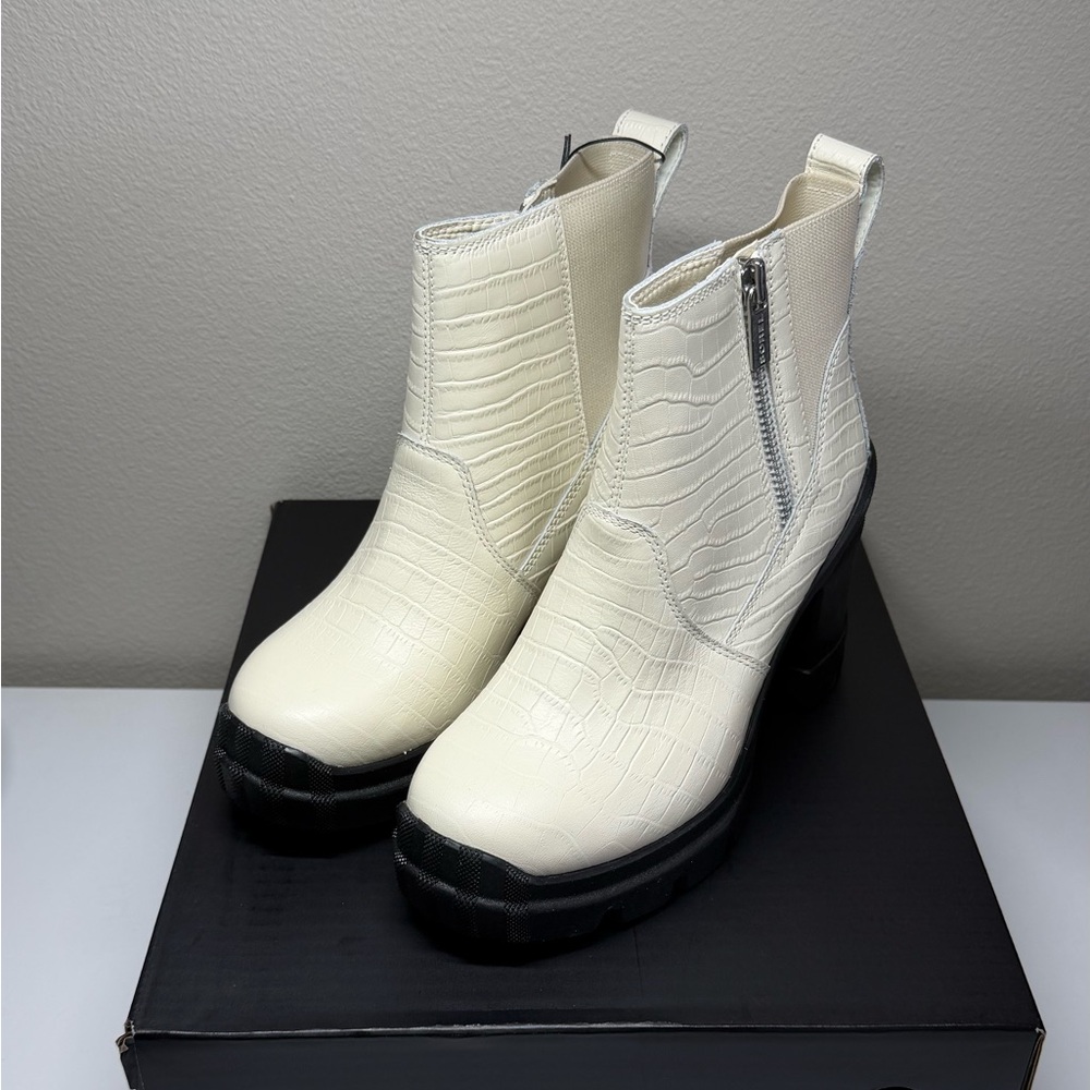 Sorel Caribou x Heel Chelsea